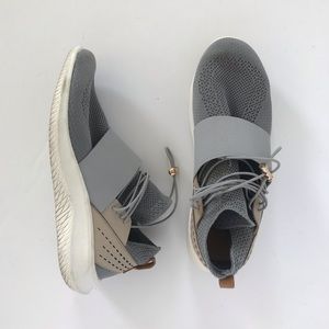 Dr. Scholl’s sneakers